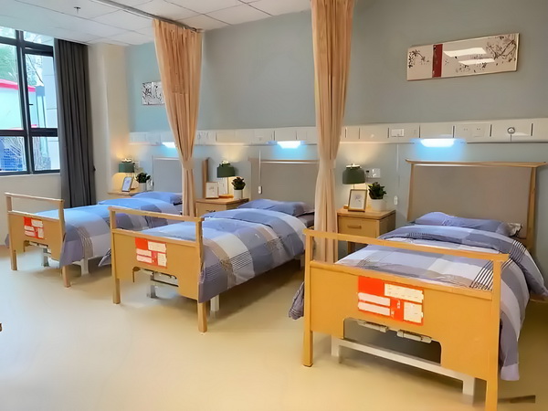要不要转深户_探花看腻了，看乌克兰00后老师isabellastar的作品，欲罢不能 多岁女子门口一名站着