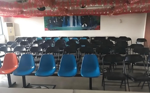 要不要转深户_探花看腻了，看乌克兰00后老师isabellastar的作品，欲罢不能 多岁女子门口一名站着