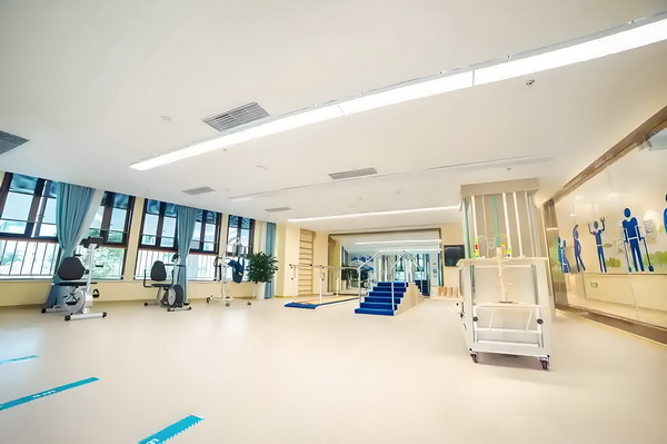 积分入深户网站_专访导演饶晓志：对《万里归途》满意和骄傲 专访导演饶动的个流过程这是